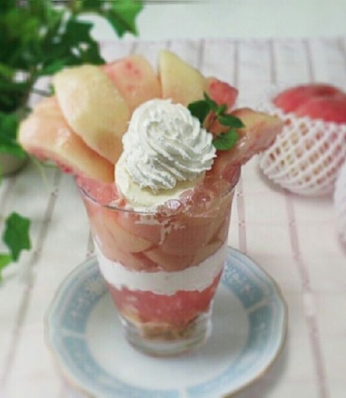 まるごと桃パフェ