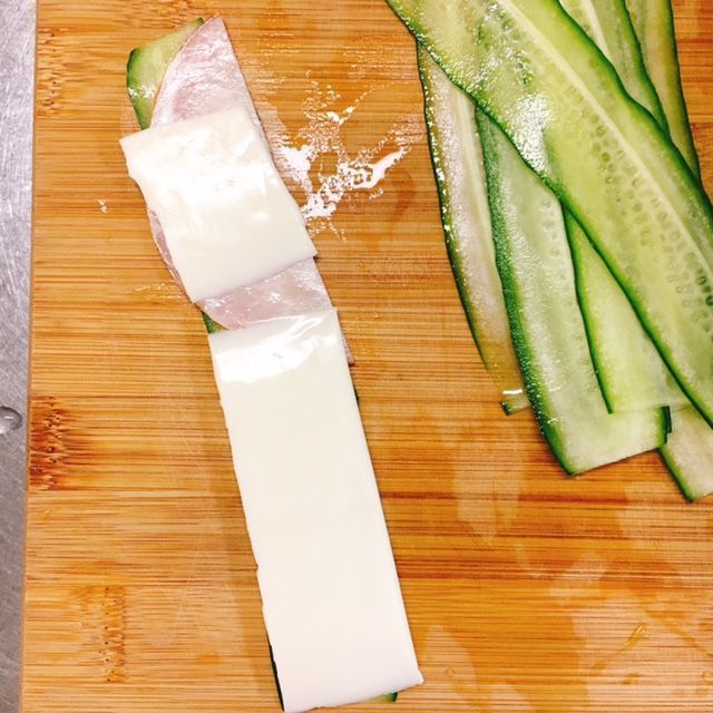 切って和えれば完成♡『きゅうりとハムの中華風ごまだくサラダ』