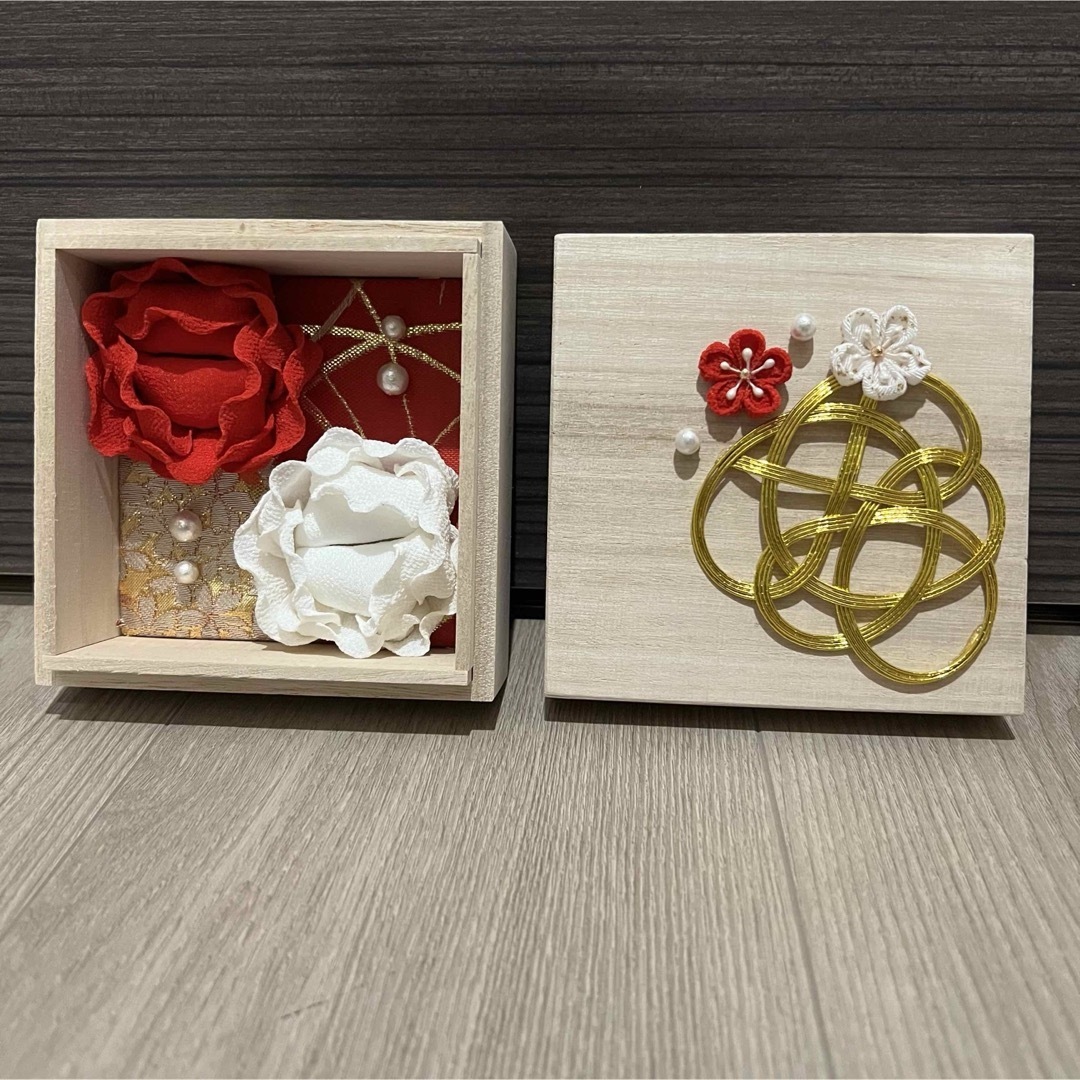 和装での神前式や和婚人前式の式次第に指輪の交換を組み込んで、和風デザインのリングピローを用意する新郎新婦が急増中です。慣れ親しんだ洋風のピロー とは一味違った和のデザインは逆に新鮮。日本に昔から伝わる縁起のいいモチーフや色・デザインを盛り込んだ、おしゃれ