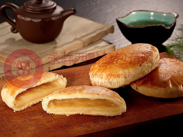 九龍麵粉廠Kowloon Flour Mills新鮮出爐老婆餅滿載集體回憶 云云唐餅中，老婆餅可說是最受歡迎的種類。甜甜的冬瓜蓉內餡，外皮細薄酥軟，入口溫熱酥香，叫人吃完還會惦記。製作步驟一點也不複雜，大家不妨試試，為生活中帶來一點甜！材料 12個水皮