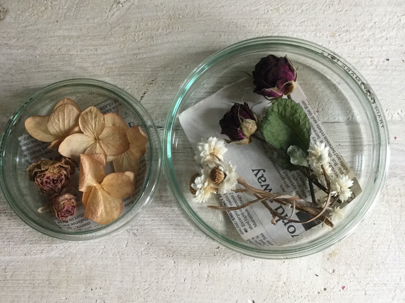 土台から自作です♪自家製ドライフラワーで作ったバラの三日月リースの作り方不器用さんのハンドメイド