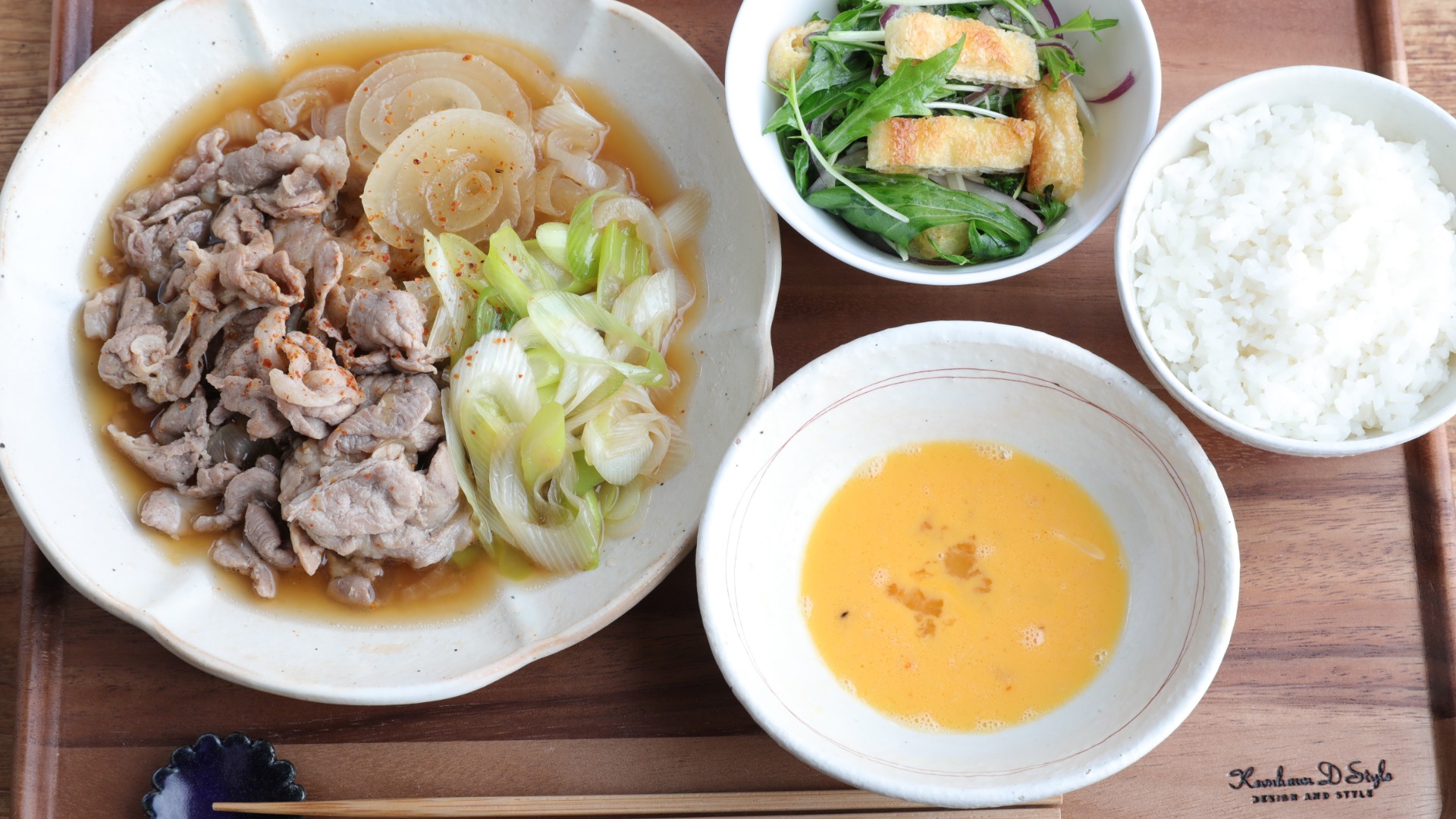 甘めの味付けが美味しい♡パパッとフライパンで♪すき焼き風🥢✨材料も調味料もシンプルに フライパンでパパッと簡単にお作りいただけるすき焼き風です🥢✨ 甘めの甘辛味が美味しくご飯に とっても合うおかずです ^^ ︎👍🏻 ̖́- うどんを入れて牛すきうどんにしても