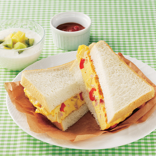 フジパンの『スナックサンド オムレツ』が卵とデルモンテのケチャップで超おいしい！買てみた