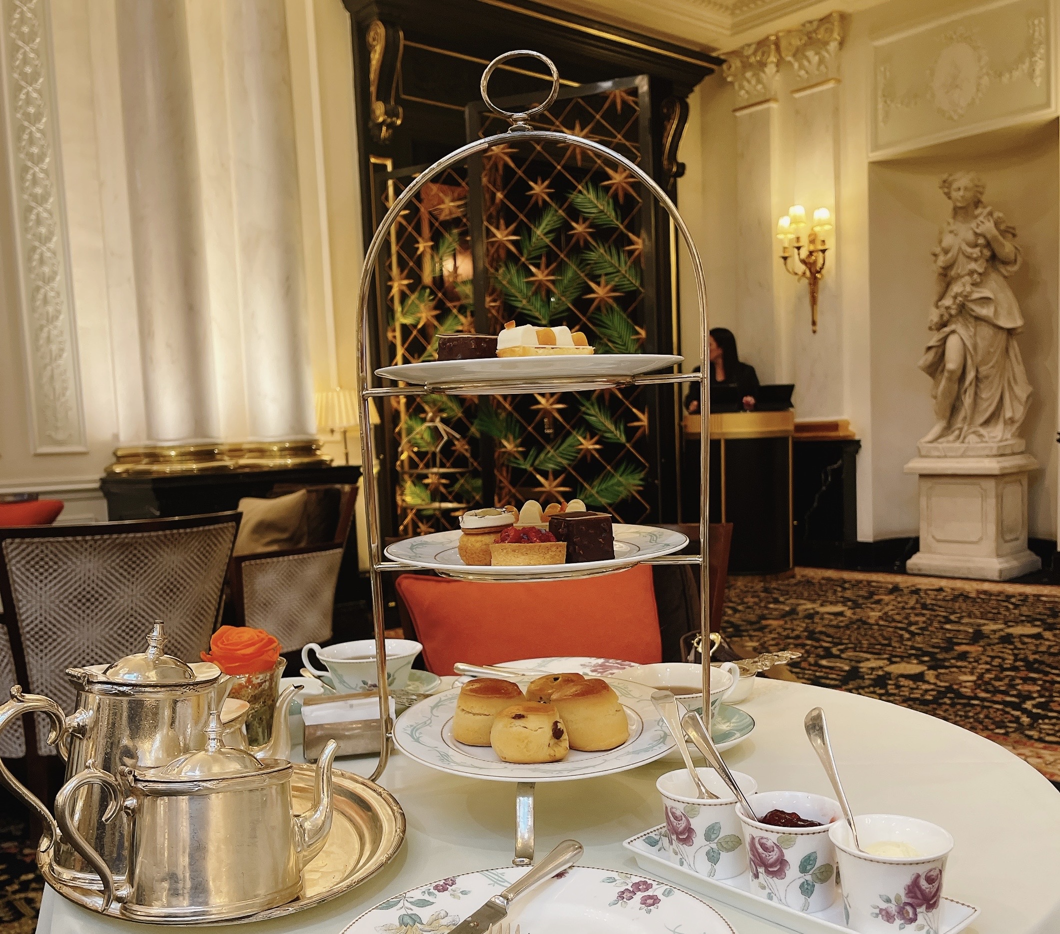 ザ・サヴォイイギリスの5つ星ホテルで味わう伝統的なアフタヌーン・ティー – Woburn Abbey