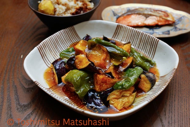 お箸がすすむ♪ 鶏肉となすの甘酢がらめ