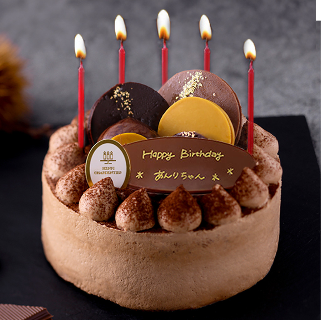 黒いチョコプレートに 白い文字で描くと グッとかっこよくなります。 書き慣れたオリジナルの書体もi の上の点を ハートにして少し柔らかい雰囲気に。オリジナルパイピングチョコペンチョコペンアートチョコペンプレートカリグラフィーメッセージ