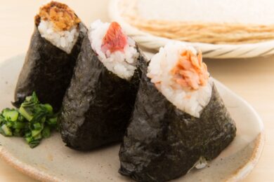 オートミールを米化！鮭と塩こんぶのオートミールおにぎり2ページ目- macaroni