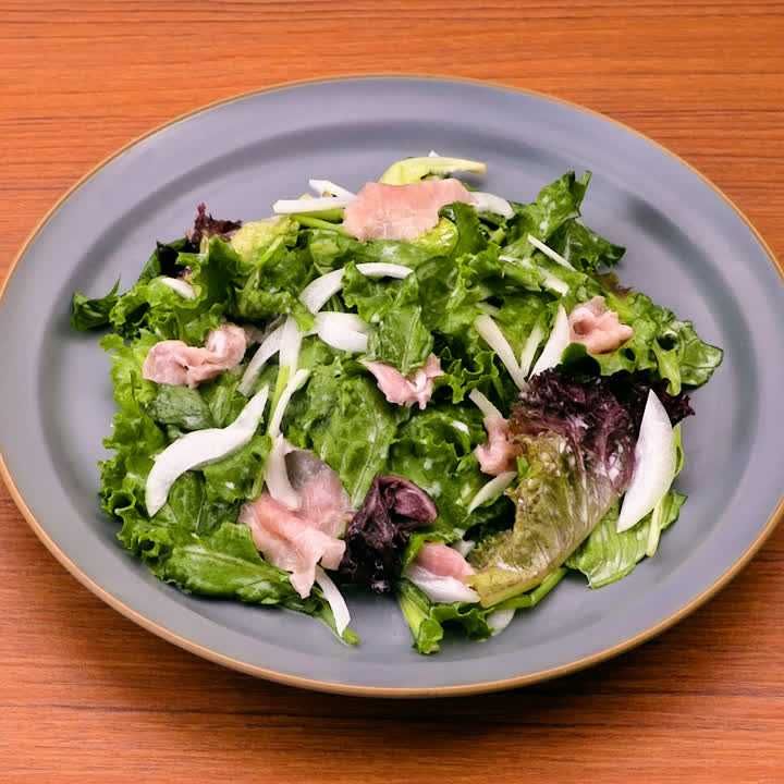 ベビーリーフと生ハムのサラダ