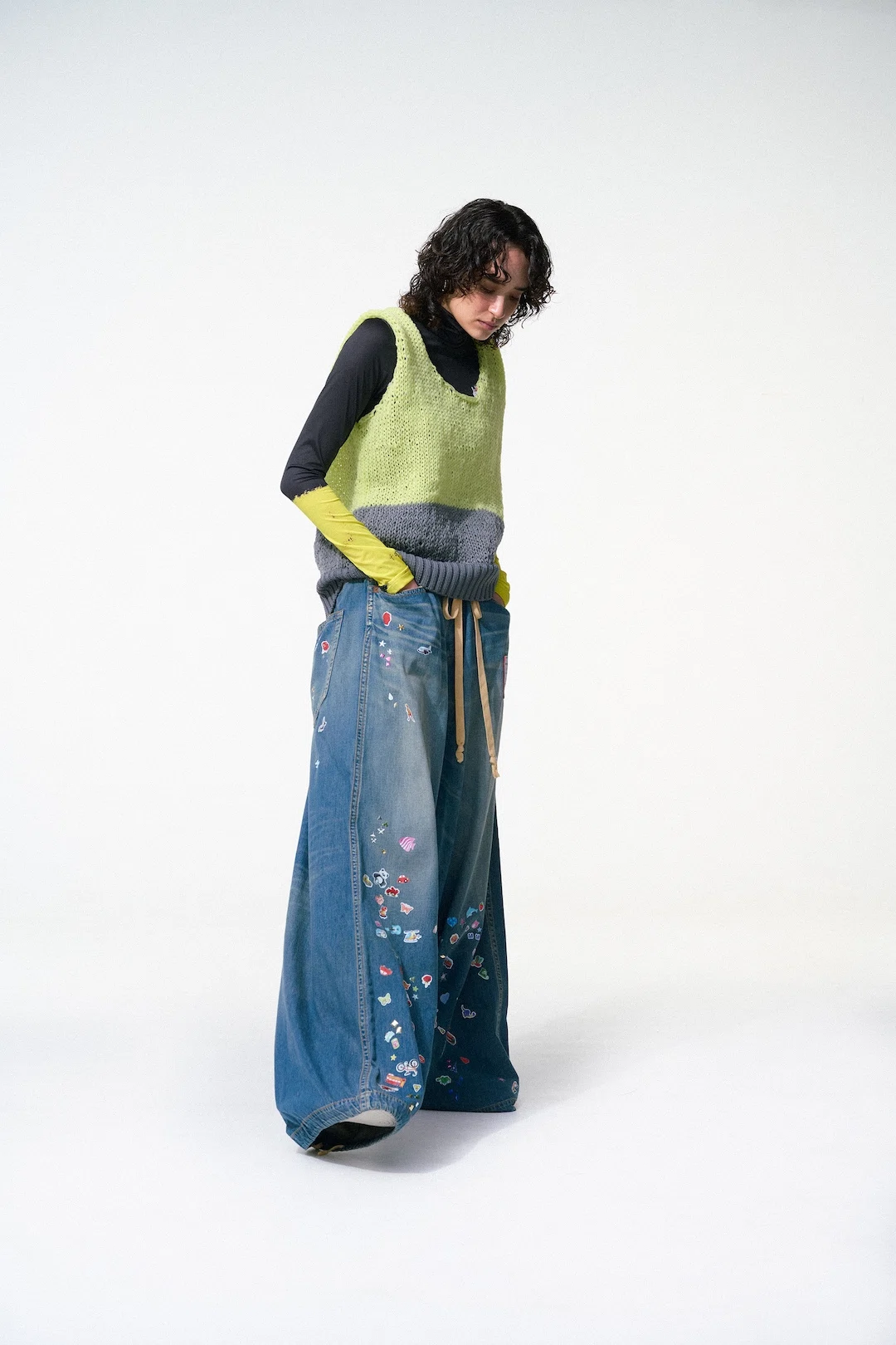 ビタミンカラーってどんな色？ 夏の着こなしを盛り上げるフレッシュな配色コーデをご紹介♪Oggi.jp