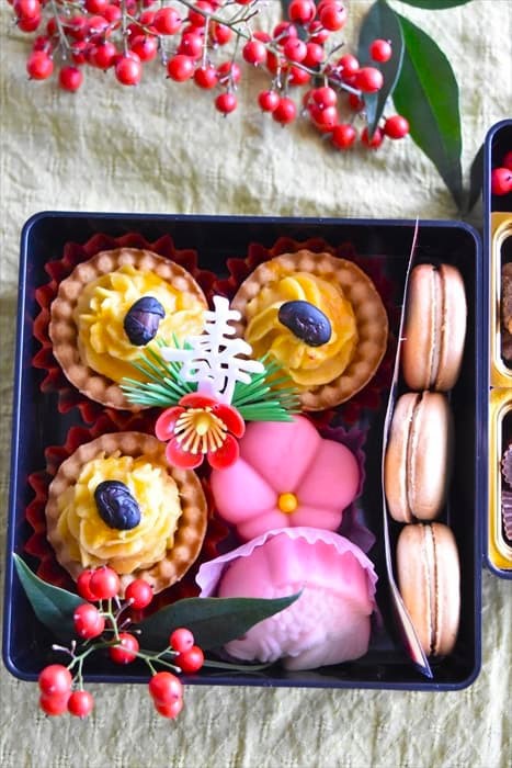 スイーツおせち, ができるまで🍱🌀, .,スイーツおせち,お菓子作り手作りお菓子手作りおやつ手作りスイーツおうちカフェおうちごはんLoverおせちおせち料理おせち作りおせちプレートお正月料理手作りおせち重箱お重三段重正月料理お節お節料理焼き菓子マカロンロールケーキフロランタンクッキー作り