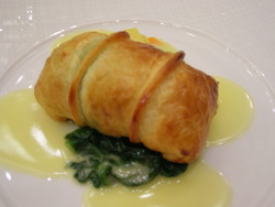 魚のパイ包み焼き: A clear emerald green sea