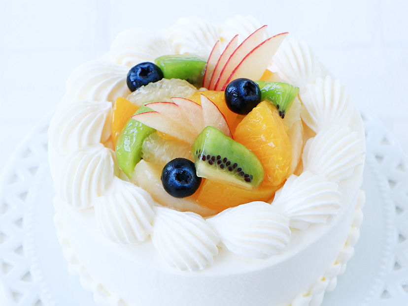 フルーツもりもりデコレーションケーキ - パティスリーモンターニュ