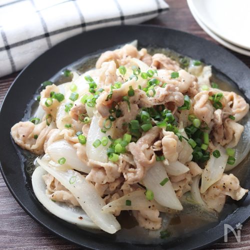 具材を入れて煮るだけ「新玉ねぎと豚肉の生姜とろとろ煮」