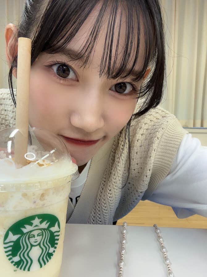 AKB48コミュニティの投稿 - 18期研究生の成田香姫奈 なりたこひな です🦊🤍 改めて自己紹介！！⤵︎ ︎ 北海道出身🐮2004.03.03 19歳🎎🍡 趣味 作詞をすること✏️ 特技 韓国語DM コメント 韓国語も全然読めます👌🏻好きな食べ物 牛タン大葉 いちごタルト 最近の