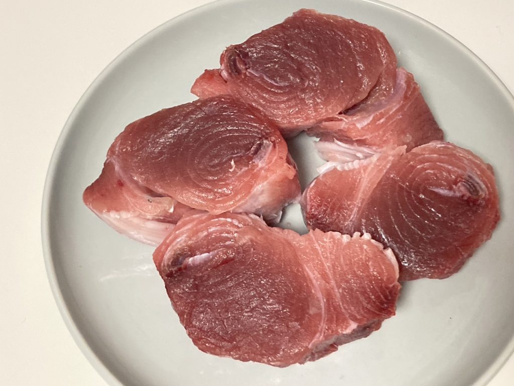 マグロのカマとしっぽを食べてみた - 魚河岸ウォーカ