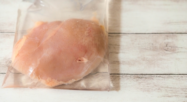 エアーフライヤーで作る簡単鶏ハム！驚くほどしっとりジューシーなレシピ - 空と花の色