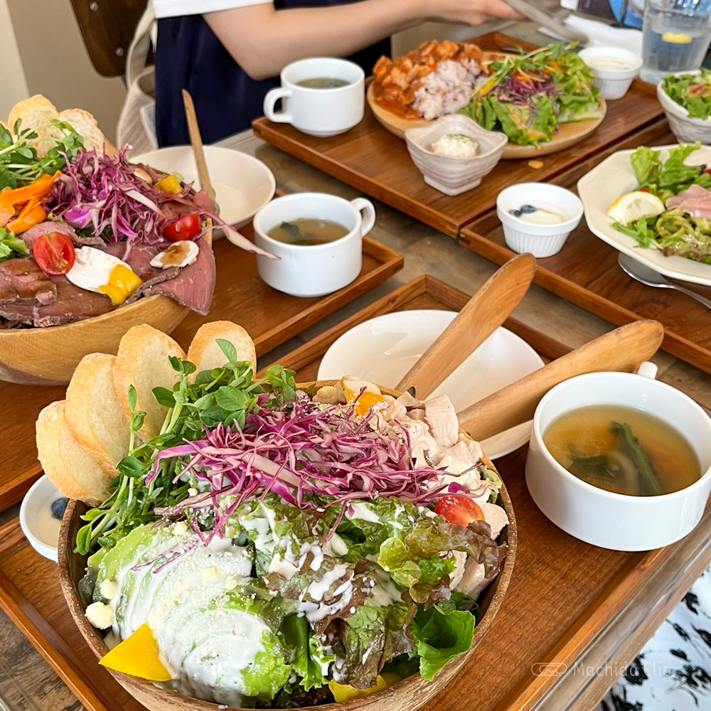 コンビニ食材2つで!糖質オフのサラダランチ♪