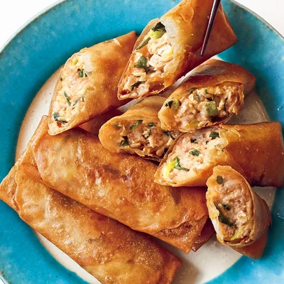 アフレコしてるよ⋆͛📢👦🏻 , 詳しいレシピ↓↓↓,豚チーズ春巻き , パリうま！, 溢れてくる肉汁とチーズで口の中に幸せ🤤,@non_kyounogohan.59 ←他のレシピはこちらから,, ‎ 𐂐材料 ‎ 10個分 , ・豚バラ肉 400gくらい, ・スライスチーズ10枚, ・大葉 10枚, ・春巻きの皮 10枚, 𐂐作り方,