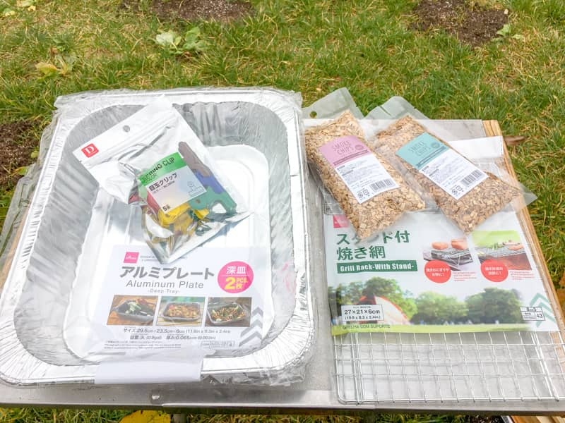 ずぼら贅沢キャンプ飯 全部ダイソーのギアで作る! 10分でできるお手軽燻製でロマンを味わえ!!ロケットニュース24