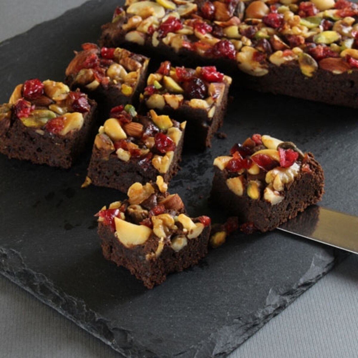 ナッツがたっぷり！ 簡単チョコレートブラウニーのレシピ。本場アメリカで習ったリアルな作り方三越伊勢丹の食メディアFOODIE フーディー