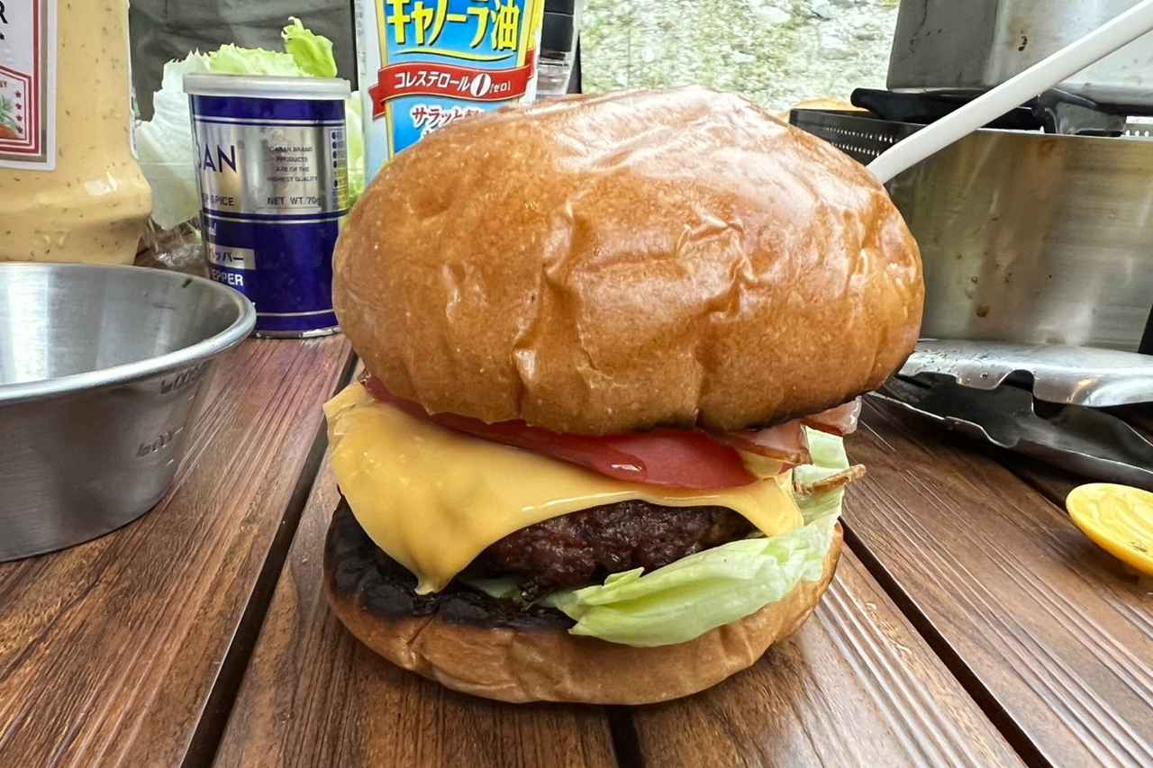 BBQにぴったりのハンバーガー！肉好きにも満足の豪快なレシピを紹介！BBQ NET