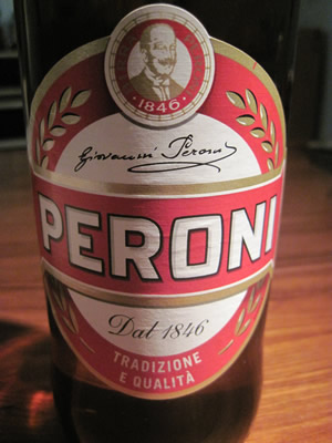 イタリアンプレミアムビール「ペローニ」、缶商品発売で日本での販売強化 シトラスの香りを吹き付ける“プロフューモ”を提案 - グルメ Watch