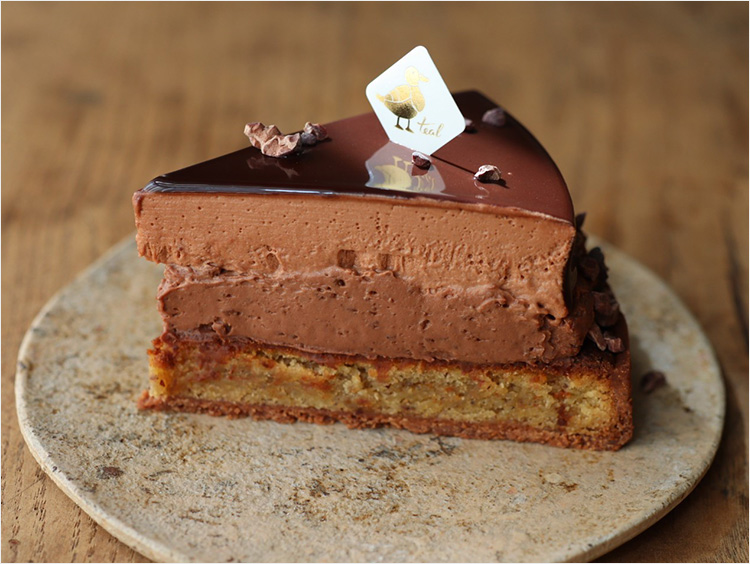 チョコレートケーキの種類はいくつ?人気&おすすめのお取り寄せ商品もあわせて紹介HANKYU FOOD おいしい読み物フード 食品・スイーツ 阪急百貨店公式通販HANKYU FOOD