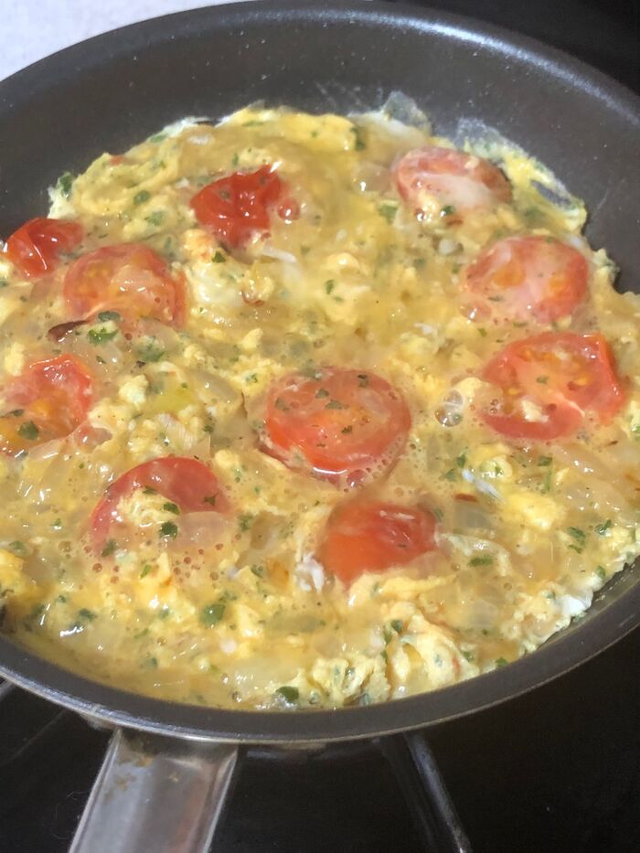 スパイス香る♪トマトのベルベルオムレツ