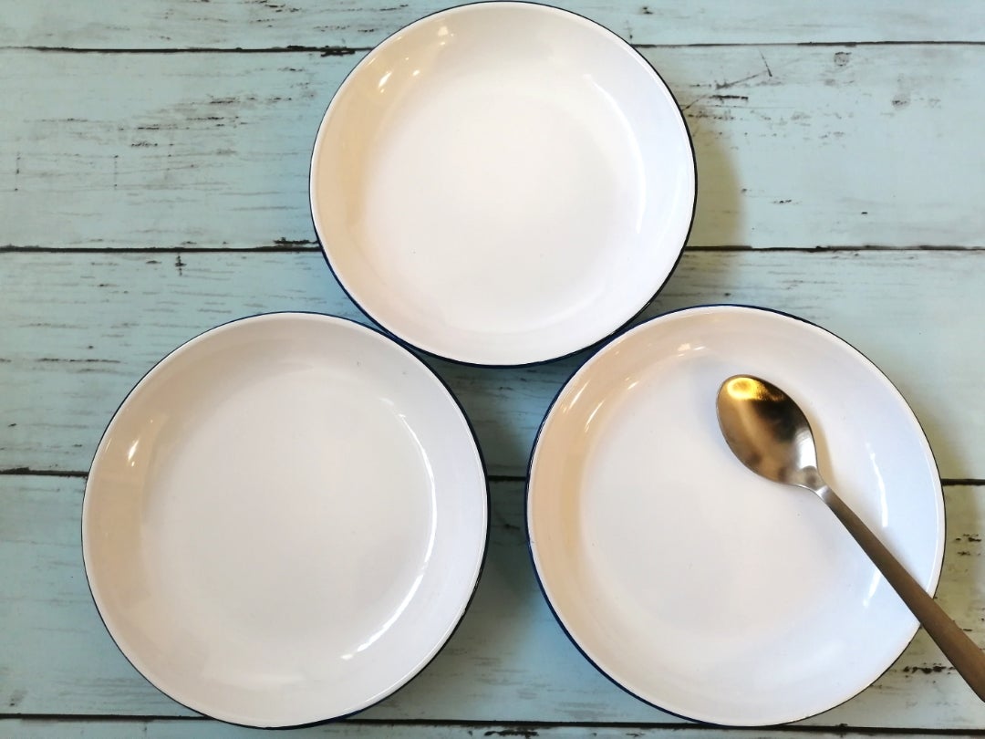 セリア 家のお皿、全部コレにしたい〜!レトロ感たっぷりの「高見えプレート」110円とは思えないオシャレさなの! 購入レビュー