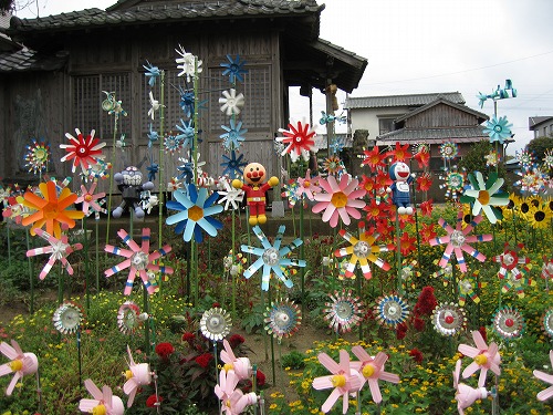 ペットボトル4本で 簡単！キュートなフラワーベースが作れちゃう ハンドメイドの作り方・アイデア暮らしニスタ