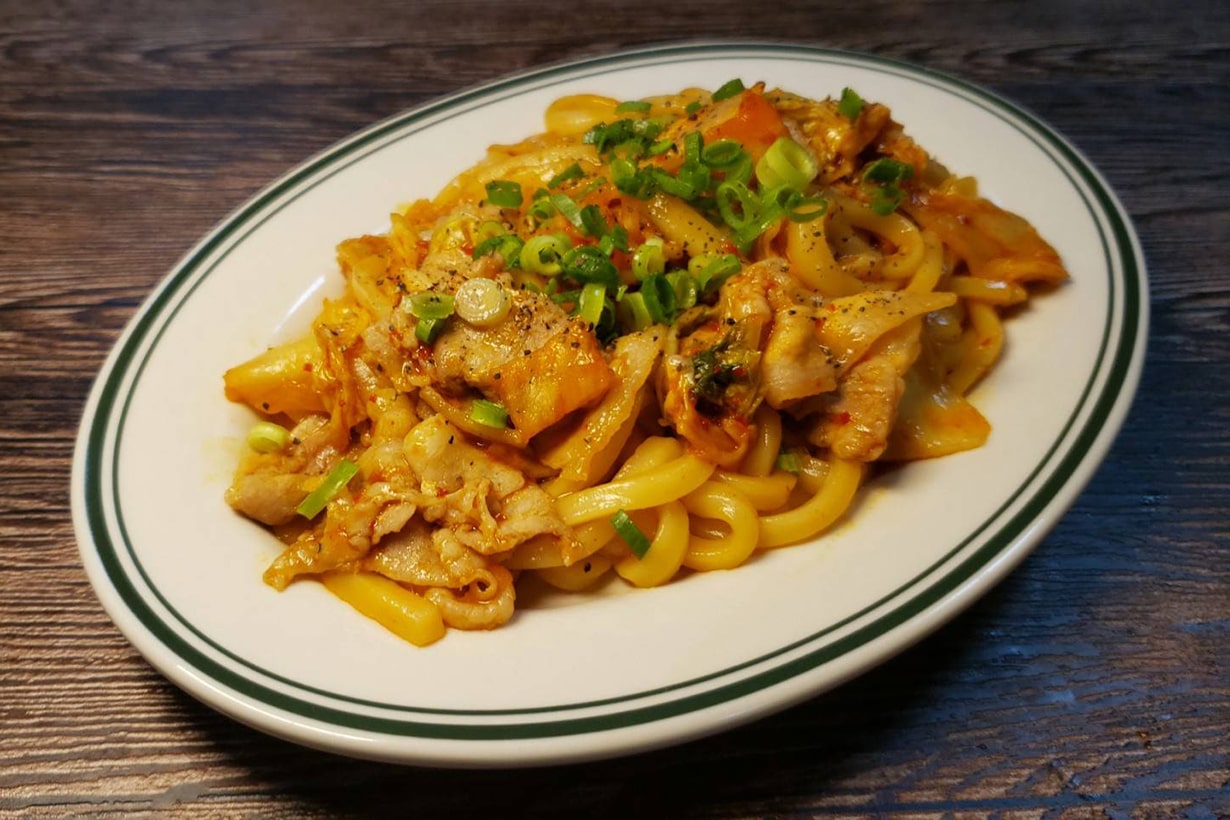 リュウジさんのレシピ 「油うどん」決め手は史上最強の油だれ！シメにもウマいうどんを作ってみた！MADURO ONLINE マデュロオンライン