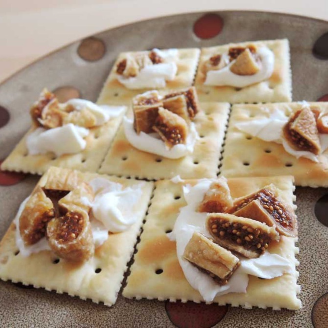 桜香るクリームチーズレーズンバーおいしさ満点！カリフォルニア・レーズンレシピ MOGUMOGUraisins