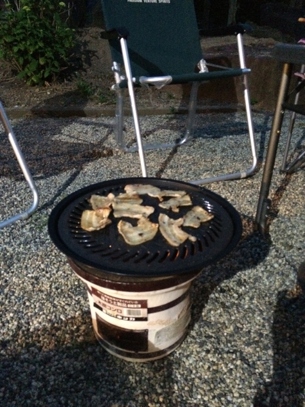 庭のテラスで炭火焼肉 - SECOND 農 LIFE