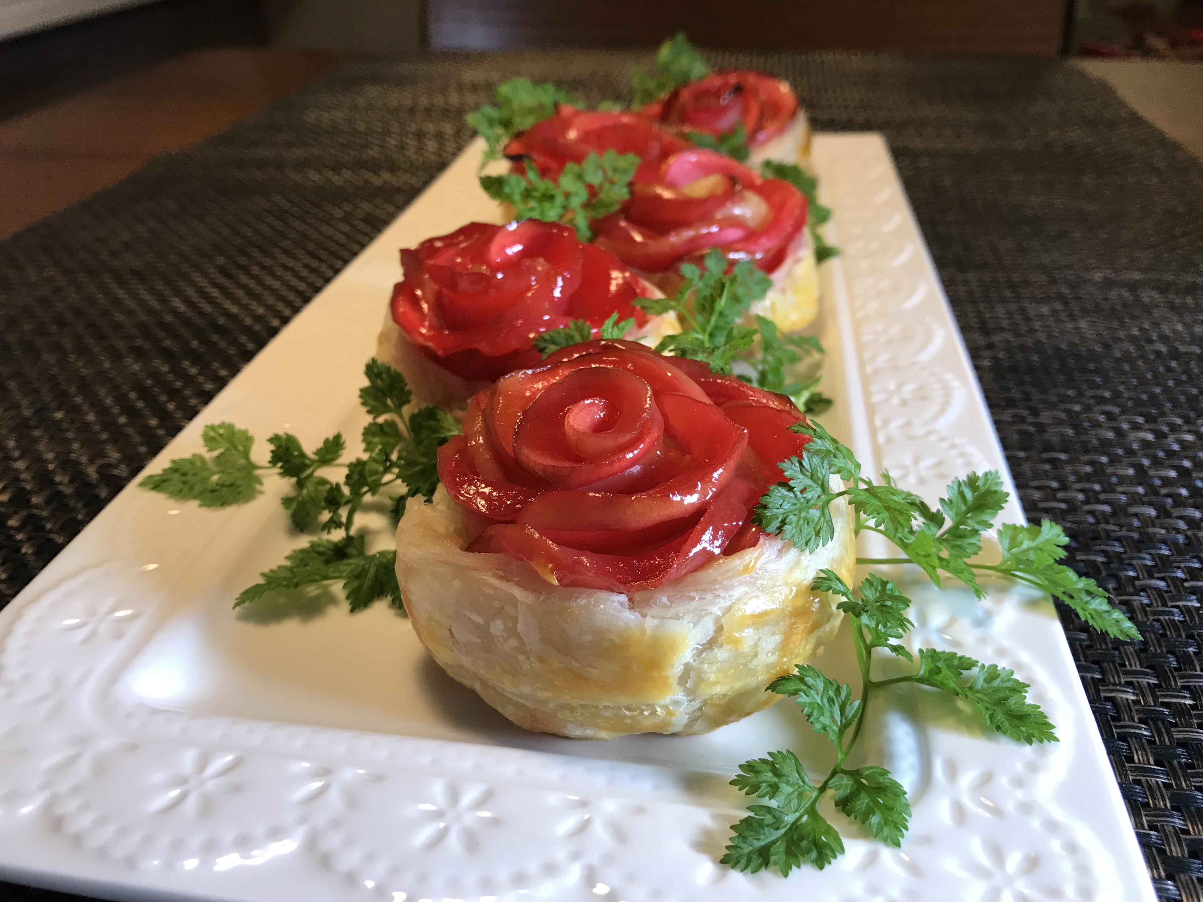 焼きたてカスタードアップルパイ専門店「RINGO」から、秋冬に食べたいデザートパイが登場！「焼きたてカスタードアップルパイメープルウォールナッツ」「モンブランパイ株式会社BAKEのプレスリリース