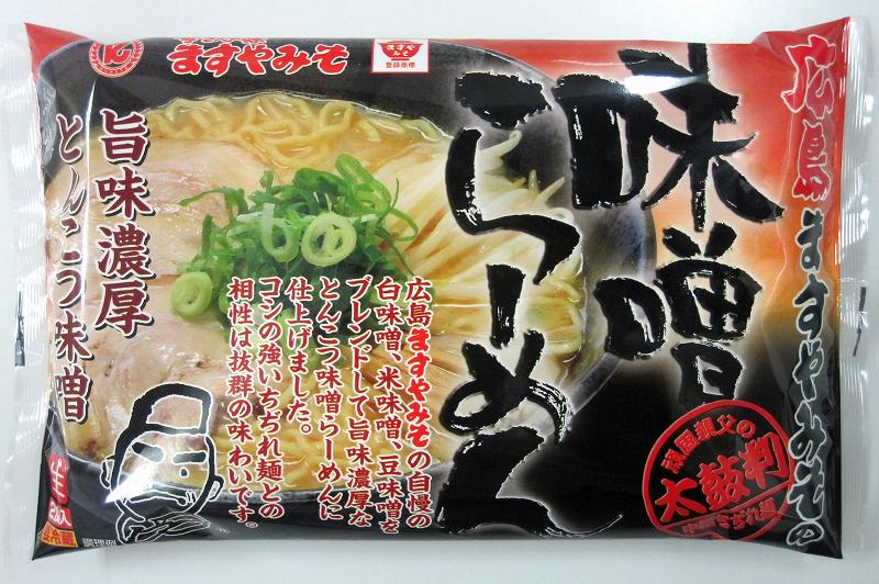 新発売 味噌とんこつ 旨辛味噌とんこつ 冬の定番！今年も「味噌とんこつ」の季節がやってきた！ たっぷりの野菜とお揚げが味噌によく合うホッと一息つくような美味しさです。 同時発売の「旨辛味噌とんこつ」は 厳選した4種の味噌に辛味噌と特製ラー油をブレンド！ 白髪