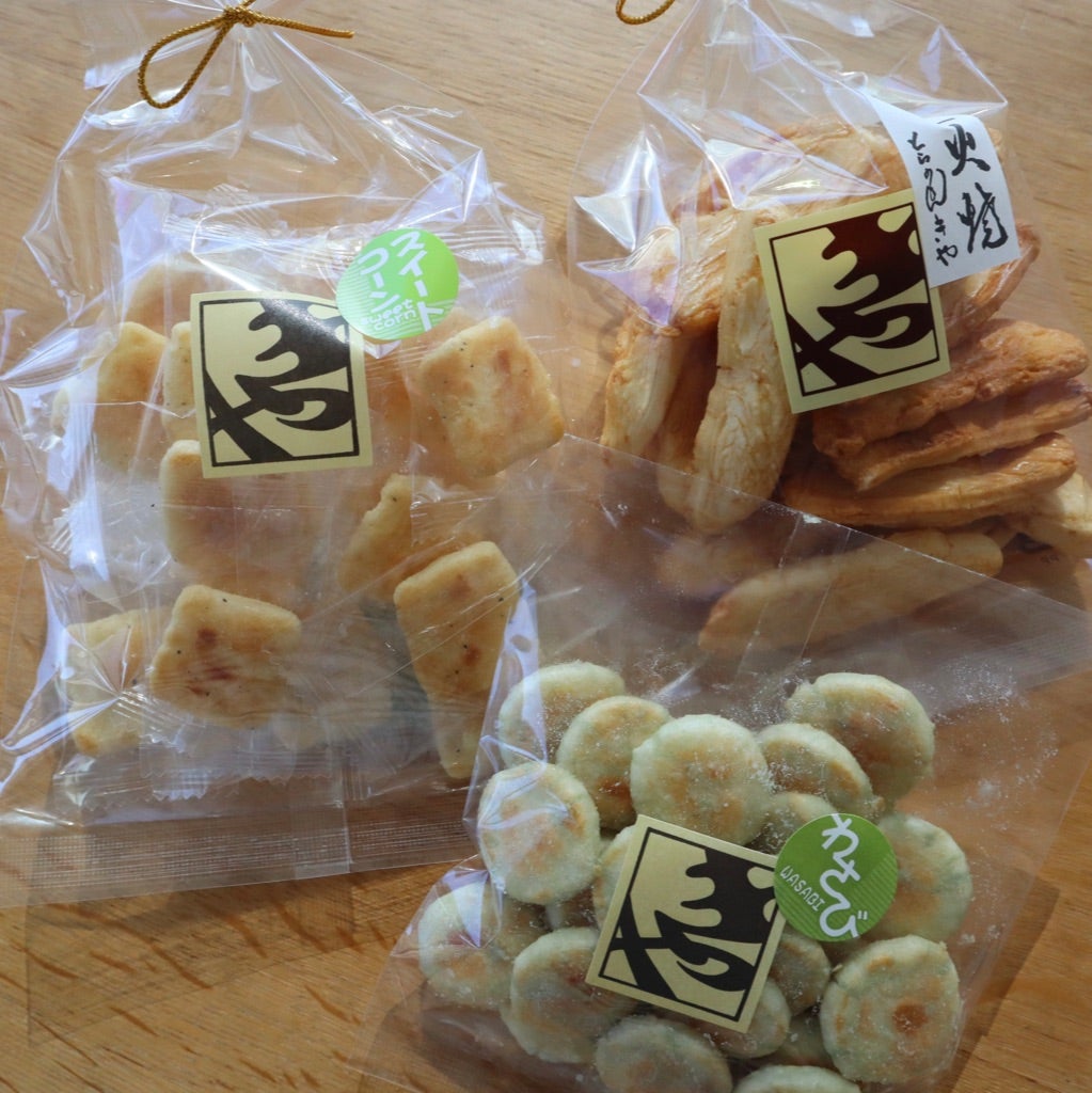 虎ノ門きやのお煎餅 久しぶりにお土産で頂いた😃 その昔夫の職場のすぐそばにあり 大ファンでした❤️ 懐かしい〜😂 やっぱりインパクト大❗️😁❣️虎ノ門きやおかきも最高煎餅kiyaきや美味しい