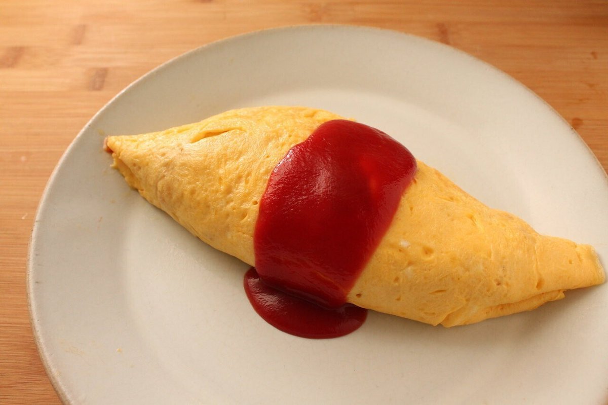 Every Little Thing伊藤一朗さんの『オムライス』①皮を取り除いた鶏もも肉 150g を1口サイズに切って塩 小さじ1 2 をふり、軽く揉んで馴染ませる ②フライパンにサラダ油 適量 を引き、中火で鶏肉に火が通るまで炒め、一旦取り出す③1cm角に切った赤パプリカ 1