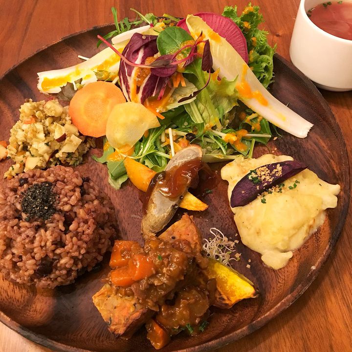 有楽町と上野に残る憩いの場、愉楽のガード下酒場さんたつ by 散歩の達人