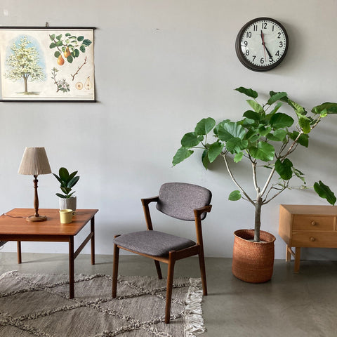 一人暮らし用テーブルの選び方。サイズの目安やおしゃれなレイアウト例 - ＋1 Day