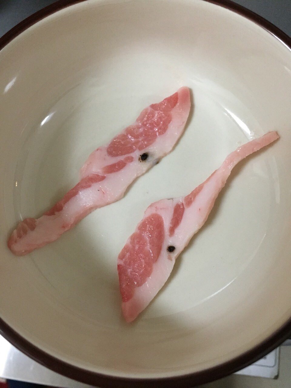 安い豚肉を買って、焼いたら画像のように肉の一部分が黒くなってるのに気がついたん- Yahoo!知恵袋
