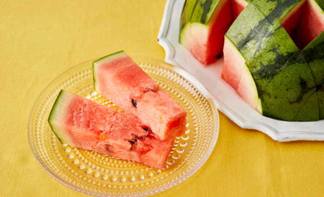 スイカの切り方完全ガイド、甘さが均等で種が取りやすい方法お菓子・パン材料・ラッピングの通販 cotta*コッタ