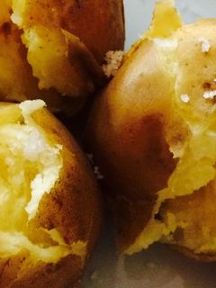 焚き火でじゃがバター！新聞紙と一緒に焚火に投入するだけの簡単