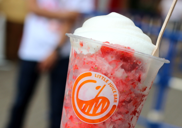 凍らせたイチゴを削ったスイーツ「紅ほっぺけずり」いちご農園のキッチンカー streetfood อาหารข้างทาง 스트리트푸드 街頭食品