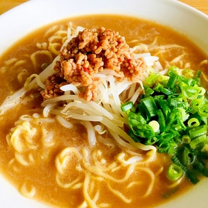 麺食らう日々 サッポロ一番みそラーメンを野菜ジュースで作って食らう!麺タリストユウキ