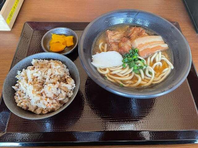 沖縄県 沖縄市・古民家を改装した沖縄そば店が諸見里にオープン！「SOBAYA 崎門」の沖縄そばがあじくーたーで美味い！ – THE ROAD AHEAD