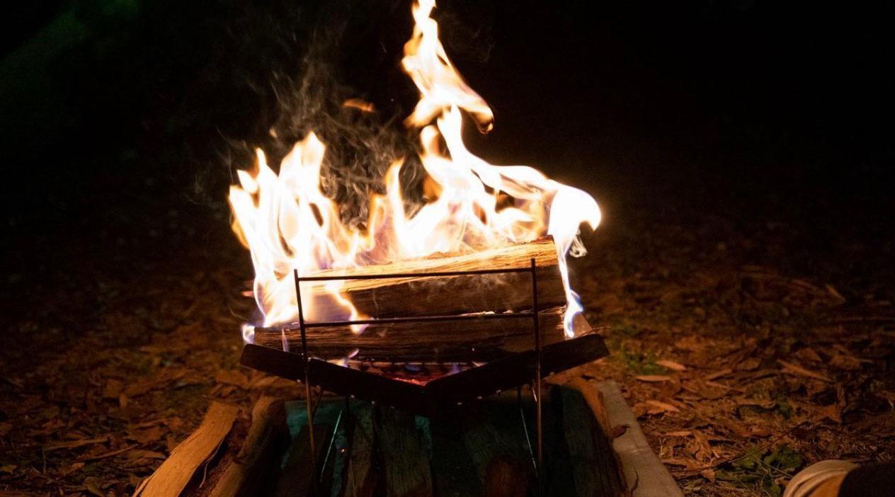 キャンプ飯 鶏一羽まるごと超巨大唐揚げを焚火🔥で作ったら最高すぎました