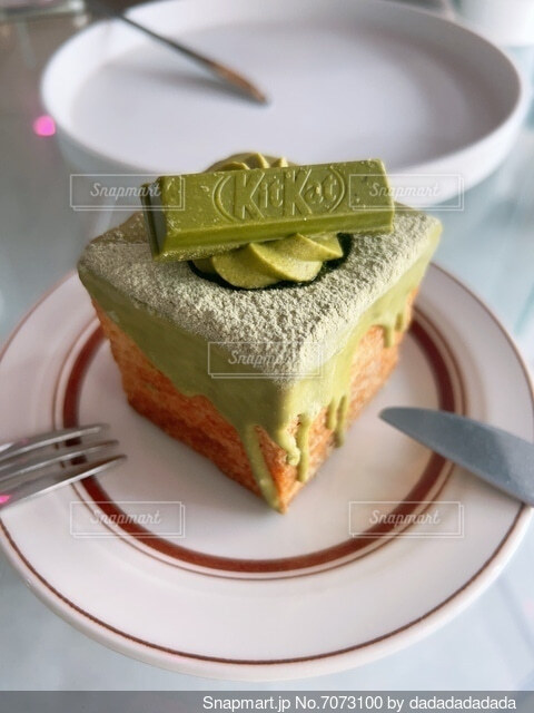 新作「キューブパイ」です🙋‍♀️ 一口サイズのキューブパイに付属のクリームを好きなだけ詰めて、出来立て食感をお楽しみください ザクザク食感の キューブパイとクリームがとっても合います😊ラピニヨンlapignon富山砺波ケーキ屋さん砺波スイーツキューブパイ