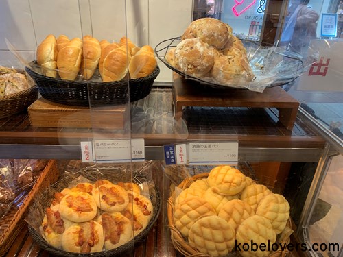 黄金パンがまばゆい！ 手土産にもギフトにも！「ドンク」のクリスマス伝統菓子 クリスマス2018Oggi.jp