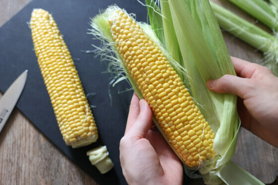 フライパンで蒸し茹でとうもろこし
