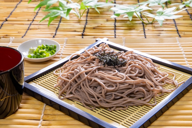 Amazon.co.jp: 信州戸隠そば 本十割生そば 大十割 生そば110g×6 ストレートつゆ50ml×6約6人前商品番号ホ-大: 食品・飲料・お酒